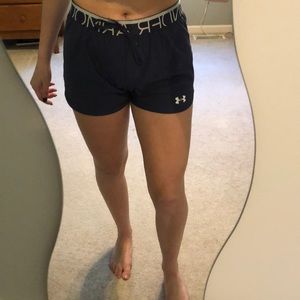 SMALL WOMEN’S NAVY UNDER ARMOR SHORTS